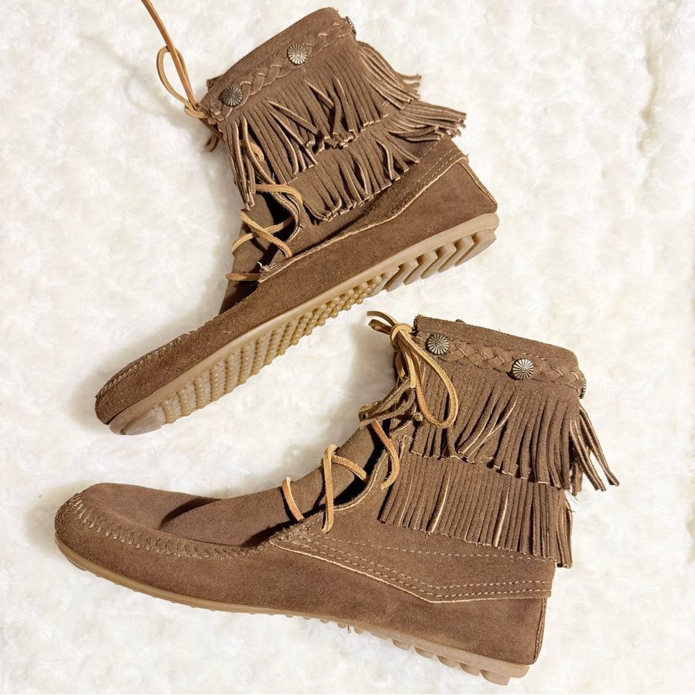 Minnetonka Brown Suede Leather Double Fringe Bronze Stud Ankle Moccasin Shoes